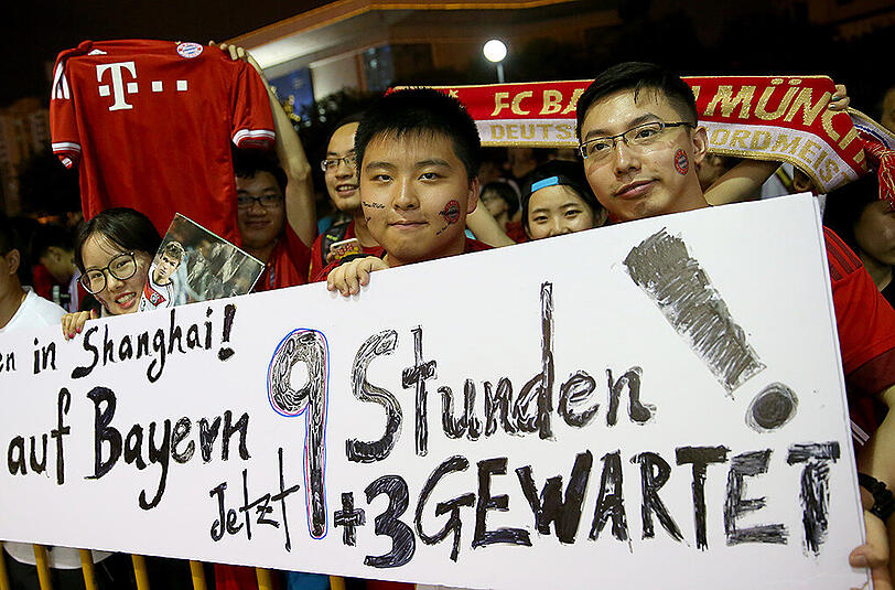 Um ihre Stars zu sehen nehmen die chinesischen Fans lange Wartezeiten in Kauf.