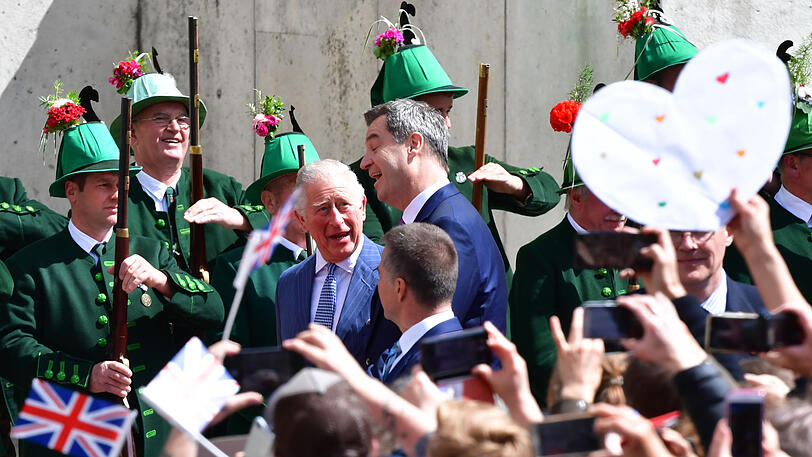 Prinz Charles und Bayerns Ministerpräsident Markus Söder beim Empfang am Max-Joseph-Platz.
