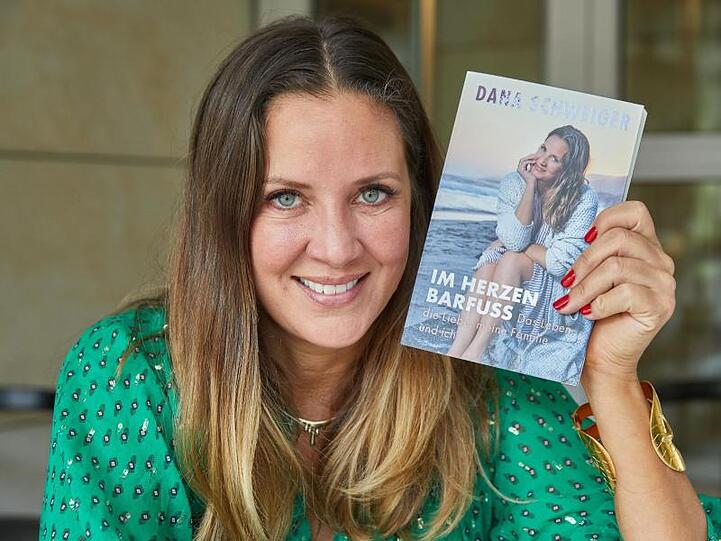 Dana Schweiger hat ein Buch über ihr Leben geschrieben.