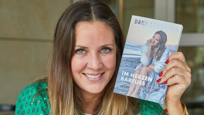Dana Schweiger hat ein Buch über ihr Leben geschrieben. Dana Schweiger hat ein Buch über ihr Leben geschrieben.