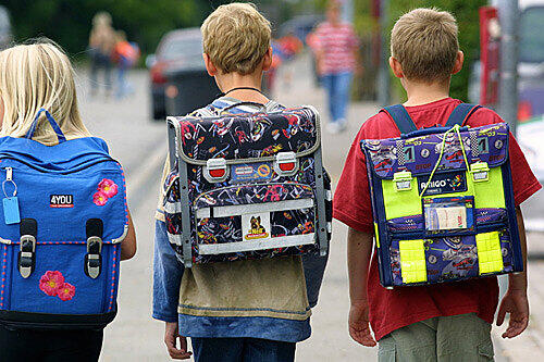 Autofahrer sollten vor allem jetzt, bei schlechten Sichtverhältnissen, auf Schulkinder achten.