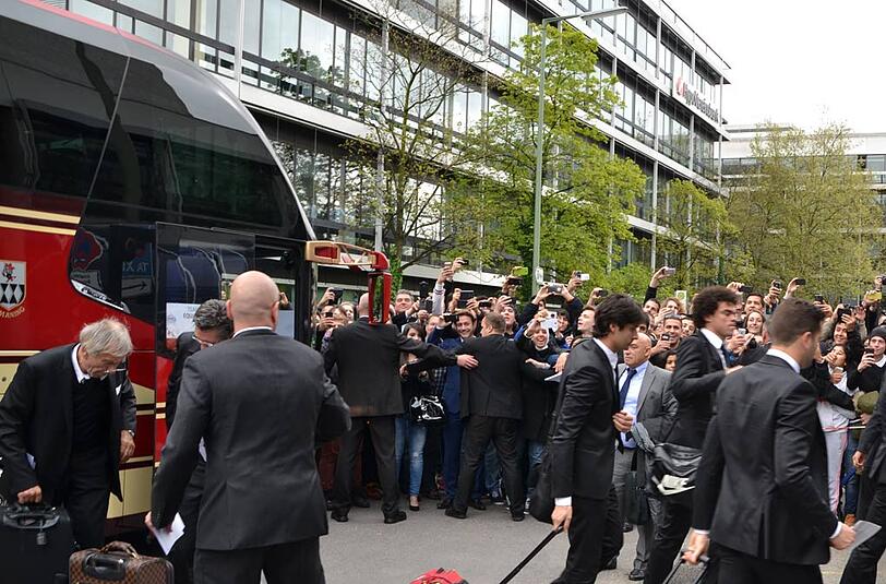 Ankunft von Real Madrid vor dem Hotel "Hilton" in München - die Bilder.