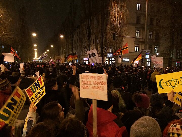 "Wir blasen Bagida den Marsch!" Unter diesem Motto wird am Goetheplatz für ein buntes, tolerantes München demonstriert - mit Musik.