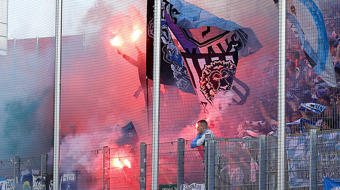 Pyro-Alarm beim Auswärtsspiel des TSV 1860 beim FSV Zwickau.