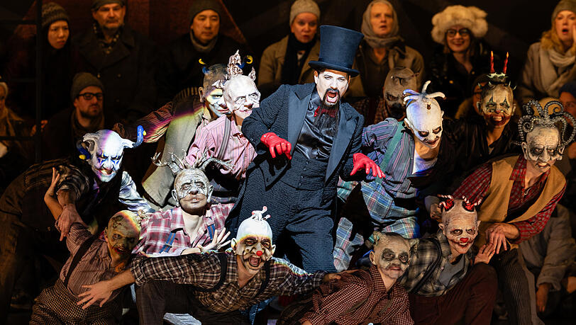 Warten-auf-die-b-rtigen-T-nzer-im-Fummel-Die-Nacht-vor-Weihnachten-im-Nationaltheater