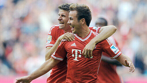 Mario Götze, hier mit seinem Mannschaftskollegen Thomas Müller. Mario Götze, hier mit seinem Mannschaftskollegen Thomas Müller.