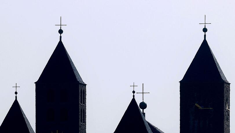 Blick auf die Klosterkirche der Benediktinerabtei Münsterschwarzach.