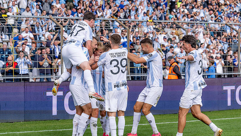 Viel Grund zum Jubeln: Der TSV 1860 gewinnt gegen Ansbach mit 4:0. Viel Grund zum Jubeln: Der TSV 1860 gewinnt gegen Ansbach mit 4:0.