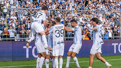 Viel Grund zum Jubeln: Der TSV 1860 gewinnt gegen Ansbach mit 4:0.