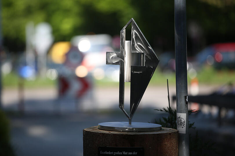 Kirchliche Kunst aus Edelstahl.