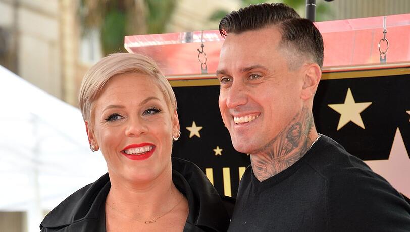 Pink und Carey Hart sind seit 2006 verheiratet. Pink und Carey Hart sind seit 2006 verheiratet.