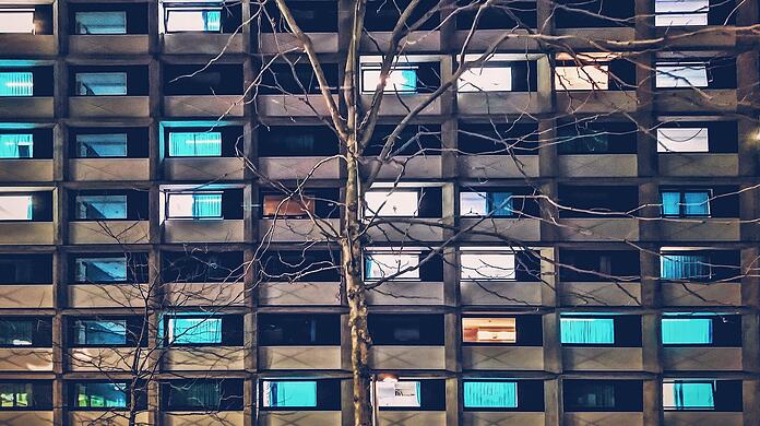 Immer mehr Lichter aus: Die Studentestadt München muss jahrelang saniert werden. Die Wohnungen werden spürbar fehlen, sagen Immobilien-Experten.