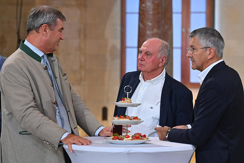 Hainer mit Söder und Uli Hoeneß (M.). Hainer mit Söder und Uli Hoeneß (M.).