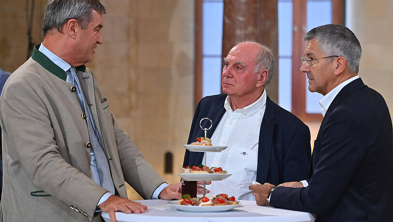 Hainer mit Söder und Uli Hoeneß (M.). Hainer mit Söder und Uli Hoeneß (M.).