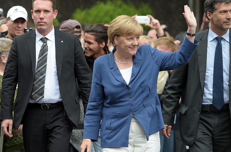 Kanzlerin Angela Merkel will in Heidenau mit Flüchtlingen, Helfern und Sicherheitskräften sprechen.