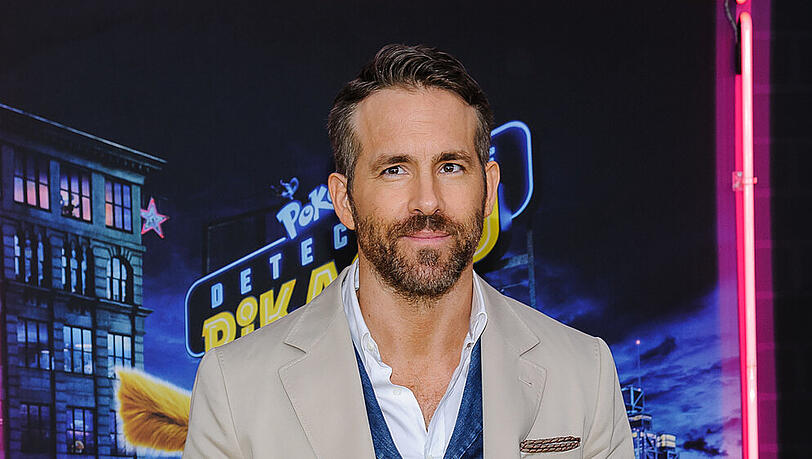 Ryan Reynolds hilft bei der Suche nach einem Teddybär.