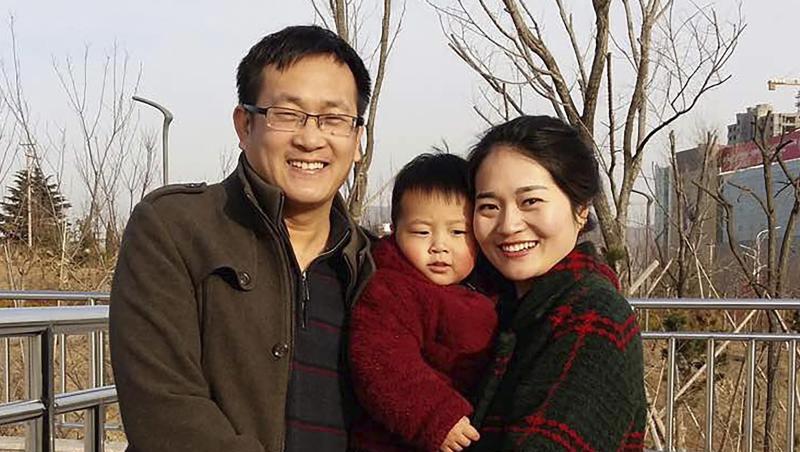 Das 2015 veröffentlichte Foto zeigt Wang Quanzhang und seine Frau Li Wenzu mit ihrem Sohn.