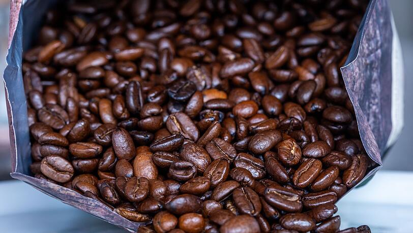 Der Fahrer hat demnach nur einen handschriftlichen Lieferschein für den Kaffee vorweisen können. (Symbolbild)