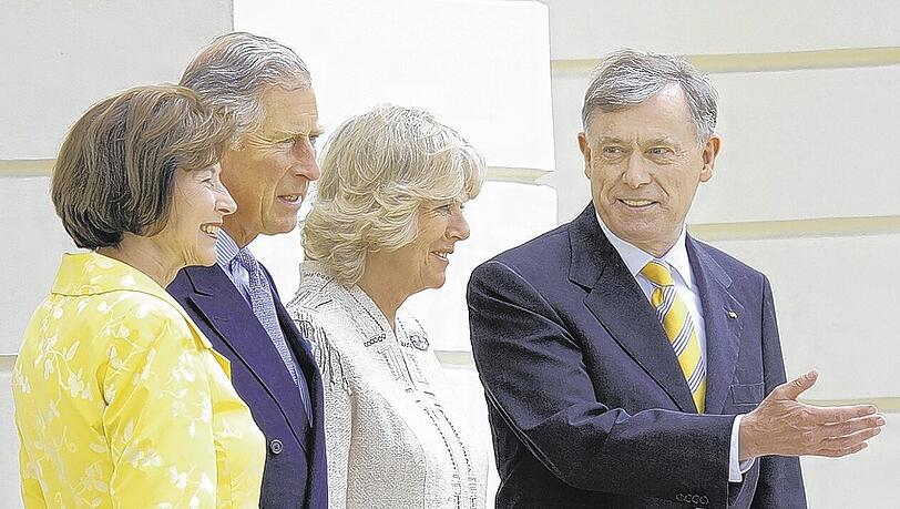 Hoher Besuch im Berliner Schloss Bellevue: Horst Köhler (r.) und seine Frau Eva Luise (l.) empfangen Prinz Charles und Camilla.F.: dpa Hoher Besuch im Berliner Schloss Bellevue: Horst Köhler (r.) und seine Frau Eva Luise (l.) empfangen Prinz Charles und Camilla.F.: dpa
