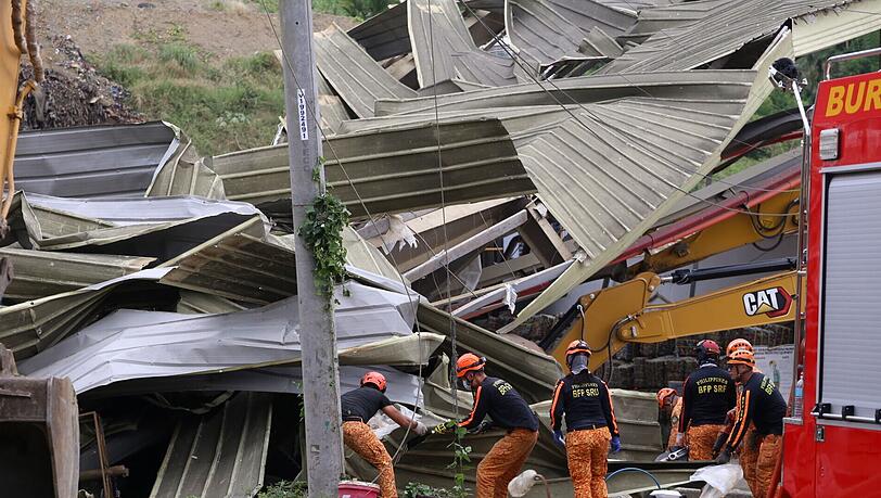 Anhaltende Regenfälle machten den Müllberg nach Angaben der Stadtverwaltung instabil. Anhaltende Regenfälle machten den Müllberg nach Angaben der Stadtverwaltung instabil.
