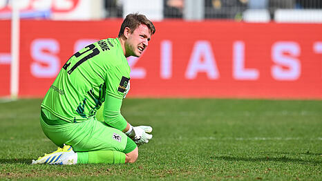 Thomas D&auml;hne hielt 1860 in Regensburg mit mehreren starken Paraden im Spiel.