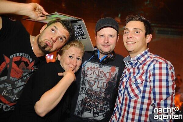 Start ins Partywochenende: Am Freitag im Neuraum mit dem IsarCosmos. Mehr Bilder unter: www.nachtagenten.de.