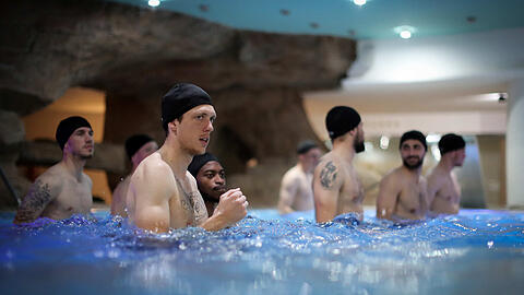 Volle Konzentration: Herbert Paul und Kollegen beim Aqua Jogging.