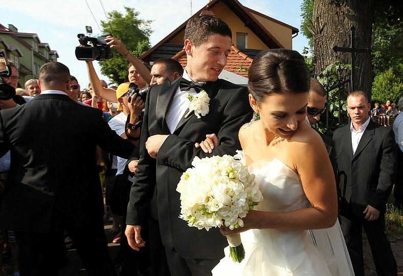 Ein strahlender Robert Lewandowski gibt seiner Anna am Samstag das Jawort - die Bilder der Hochzeit in Polen