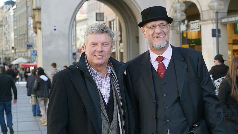 Münchens künftiger OB Dieter Reiter (links) mit Wolfgang Zeilnhofer-Rath von Wählergruppe Hut. Münchens künftiger OB Dieter Reiter (links) mit Wolfgang Zeilnhofer-Rath von Wählergruppe Hut.