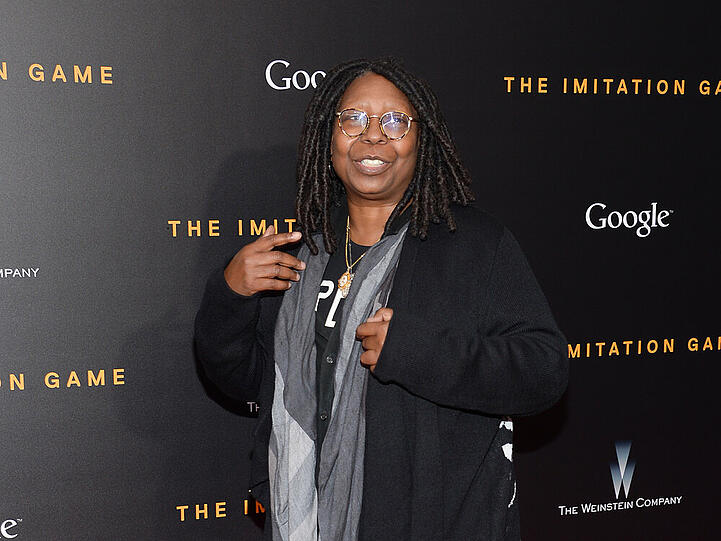 Whoopi Goldberg liebt gemütliches Schuhwerk