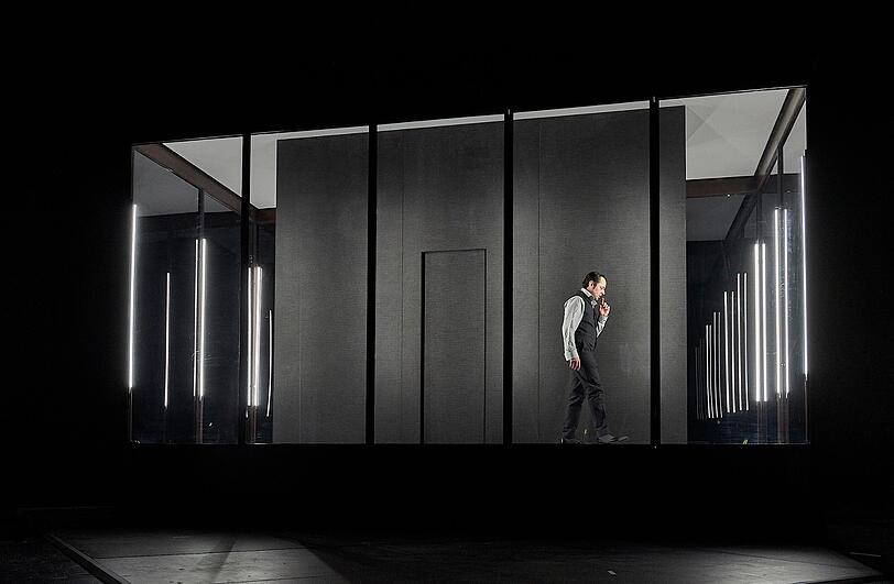 Thomas Schmauser als "Volksfeind" im Residenztheater.