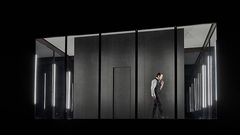 Thomas Schmauser als "Volksfeind" im Residenztheater. Thomas Schmauser als "Volksfeind" im Residenztheater.