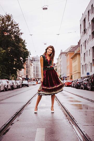 Die Wiesn kann kommen: Nicola im Lola-Paltinger-Dirndl.