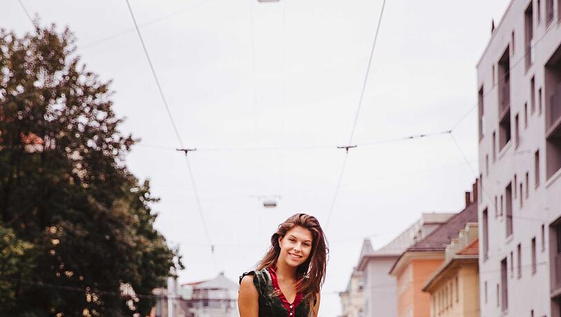 Die Wiesn kann kommen: Nicola im Lola-Paltinger-Dirndl. Die Wiesn kann kommen: Nicola im Lola-Paltinger-Dirndl.