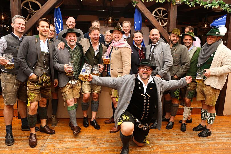 Feiern für den guten Zweck auf der Wiesn: Die "Prostspenden"-Crew