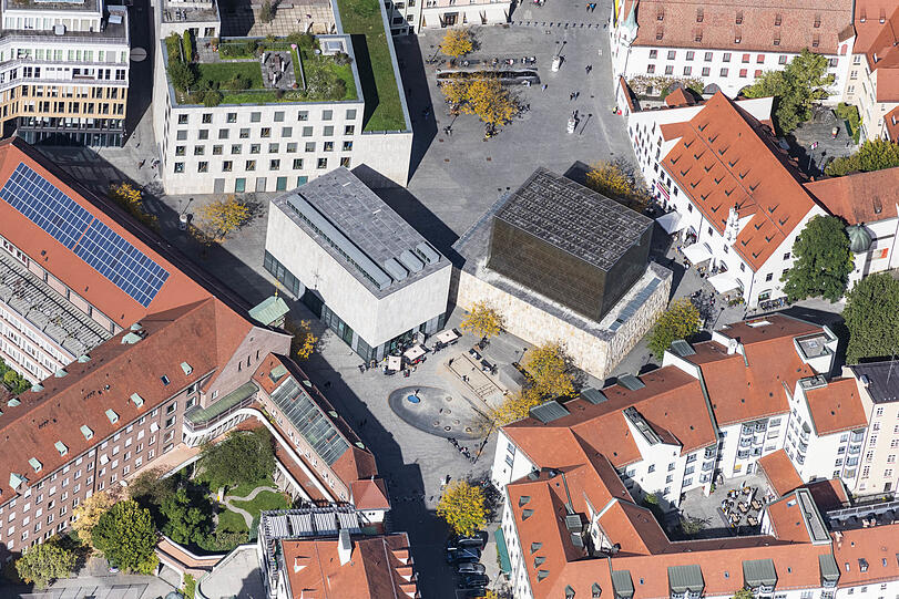 Die Synagoge am Jakobsplatz werden viele Münchner erkennen. Aber was für ein Garten das Dach nebendran ist - wussten Sie das?
