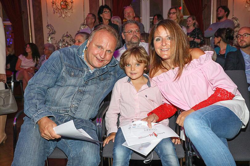 Verleger Prof. Dr. Martin Balle mit Lebensgefährtin Karin Vuskovic und Sohn Freddy.