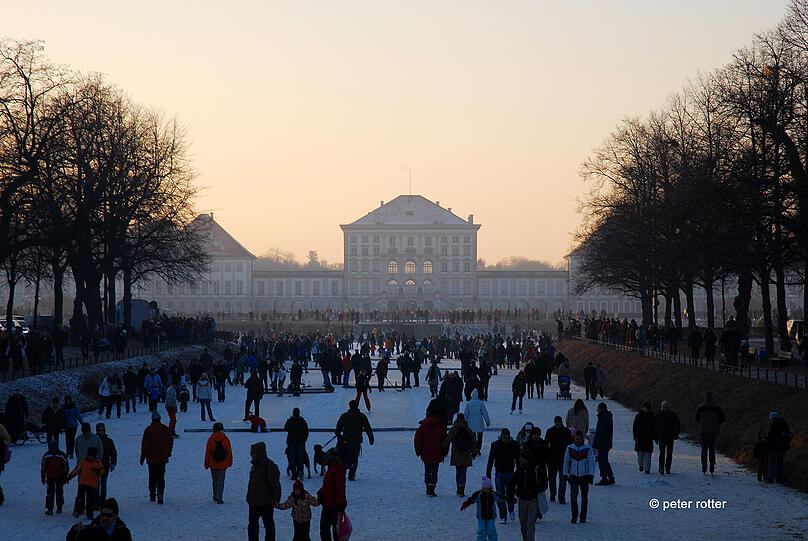 Nymphenburg: Was für ein Panorama! Winteridyll auf dem Kanal.