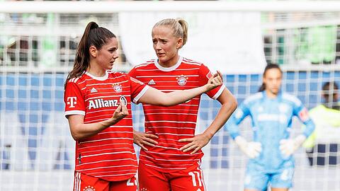 Nachjustieren und weitermachen: Sarah Zadrazil (l.) und Kollegin Lea Schüller müssen in der Champions League ran.
