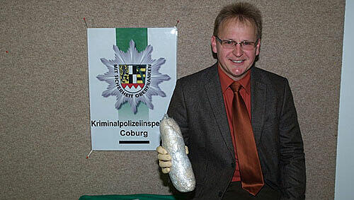 Der stolze Ermittler: Kriminaloberrat Rebhan und seine Truppe haben ein Kilo Heroin und Bargeld sichergestellt. Der stolze Ermittler: Kriminaloberrat Rebhan und seine Truppe haben ein Kilo Heroin und Bargeld sichergestellt.