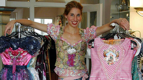 Münchens wohl bekannteste Dirndl-Designerin sitzt heuer schon wieder in der Jury bei der Wahl der
&bdquo;Schönen Münchnerin&ldquo;.
