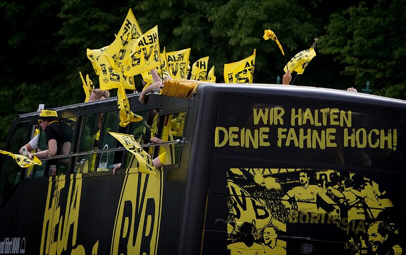 Vor dem DFB-Pokalfinale ist die Berliner Innenstadt von Dortmund und Bayern-Fans belagert. Die Bilder!