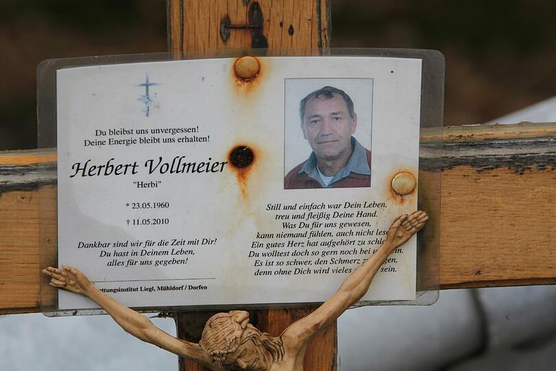 &bdquo;Still und einfach war Dein Leben, treu und fleißig Deine Hand.&ldquo; Diese Worte sind &bdquo;Herbi&ldquo; gewidmet, der voriges Jahr verunglückte.
