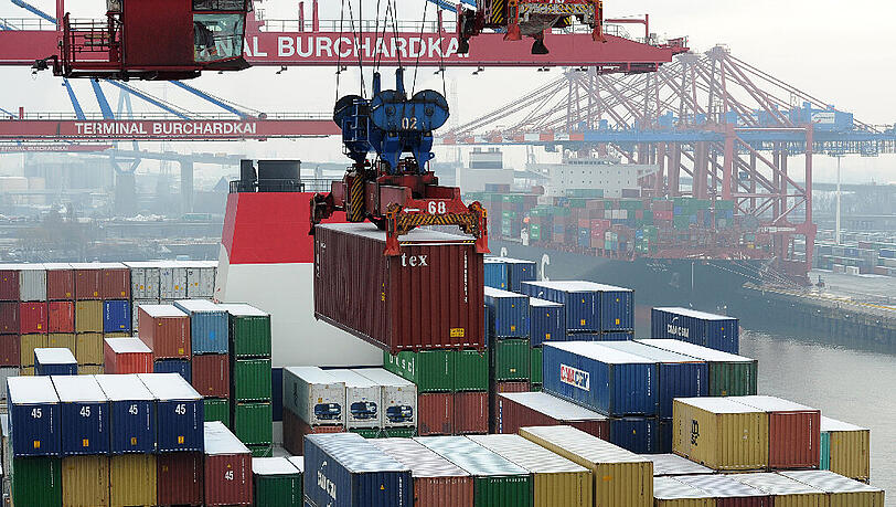Im Mai wurden Waren im Wert von 97,2 Milliarden Euro exportiert. Foto: Angelika Warmuth Im Mai wurden Waren im Wert von 97,2 Milliarden Euro exportiert. Foto: Angelika Warmuth