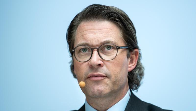 Das Bundesverkehrsministerium weist darauf hin, dass das im Fall Philipp Amthor in die Kritik geratene US-Unternehmen Augustus Intelligence vom Ministerium nicht finanziell unterstützt wird. Das Bundesverkehrsministerium weist darauf hin, dass das im Fall Philipp Amthor in die Kritik geratene US-Unternehmen Augustus Intelligence vom Ministerium nicht finanziell unterstützt wird.