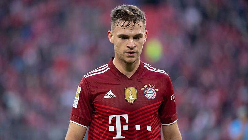 Der ungeimpfte Bayern-Spieler Joshua Kimmich sorgt für Diskussion und infiziert sich dann auch mit dem Coronavirus.
