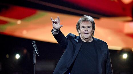Howard Carpendale feiert kommendes Jahr nicht nur 60-jähriges Bühnenjubiläum, sondern auch seinen 80. Geburtstag. „Ich habe die 50, die 60, die 70 alle überlebt, aber 80 – da gibt es kein Vertun mehr. Das ist ganz schön alt“, sagt der Schlagersänger im AZ-Interview.
