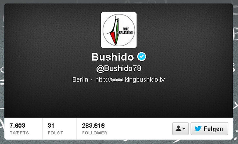 Anfang 2013: Bushido sorgt auf Twitter für Ärger. Sein Profilbild zeigt eine Israel-Karte in palästinensischen Farben. Claudia Roth von den Grünen bezeichnete die Aktion als "antisemitischen Fehltritt". Für Innenminister Hans-Peter Friedrich sät er Hass.