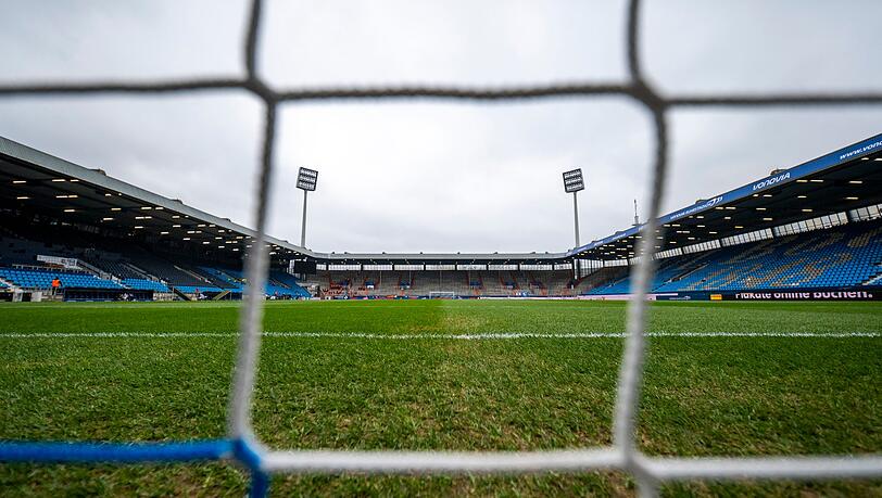Ein Fu&szlig;balltor ist in Erlangen umgest&uuml;rzt und hat ein Kind t&ouml;dlich verletzt. (Symbolbild)