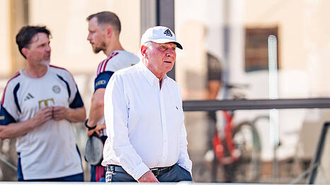 L&auml;sst sich das Testspiel des FC Bayern nicht entgehen: Ehrenpr&auml;sident Uli Hoene&szlig;.